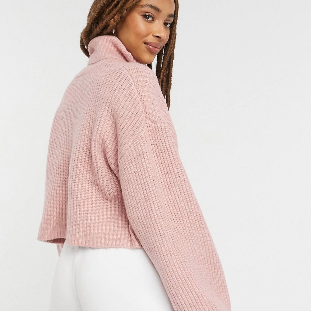 Pink cropped Sweater